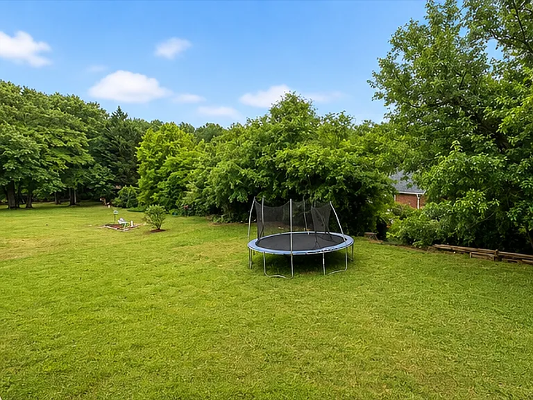 246 Lynhaven Dr — Photo 17