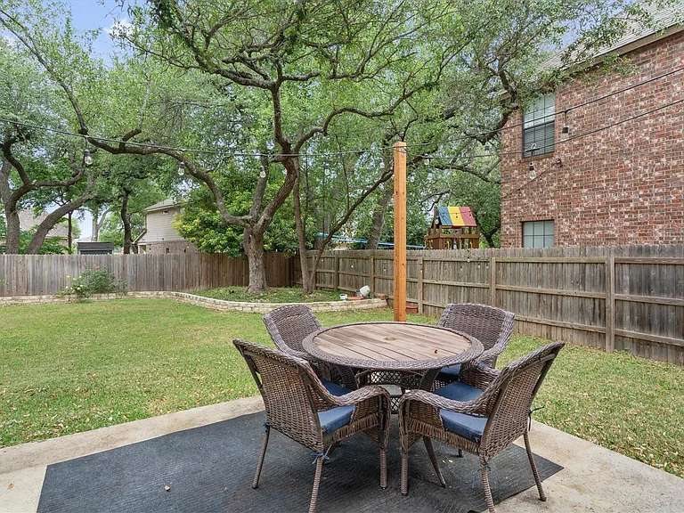 1509 Shady Creek Trl — Photo 30
