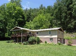 22 Twelve Oaks Dr, Asheville, NC 28805