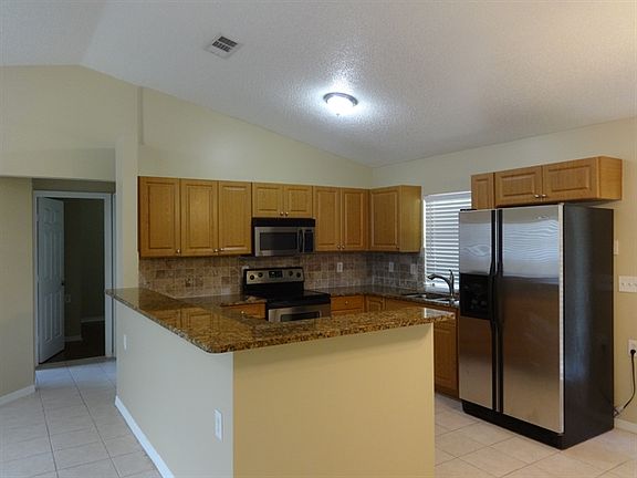 4th image of 1712 SW Finch Ln