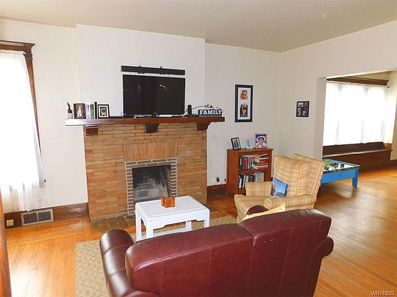 5th image of 472 Woodward Ave