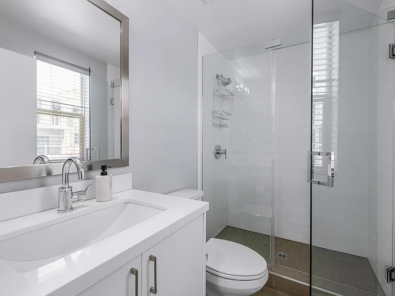 1407 Bates Ave — Photo 7