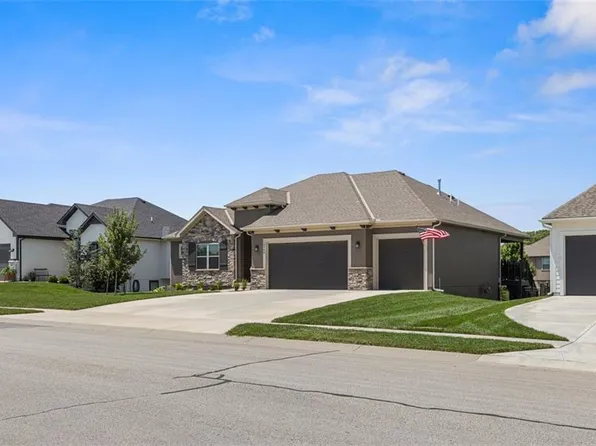 19700 Norton St, Spring Hill, KS 66083