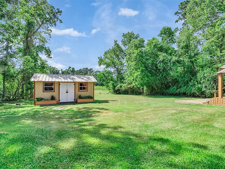 18085 Lake Dr E — Photo 35