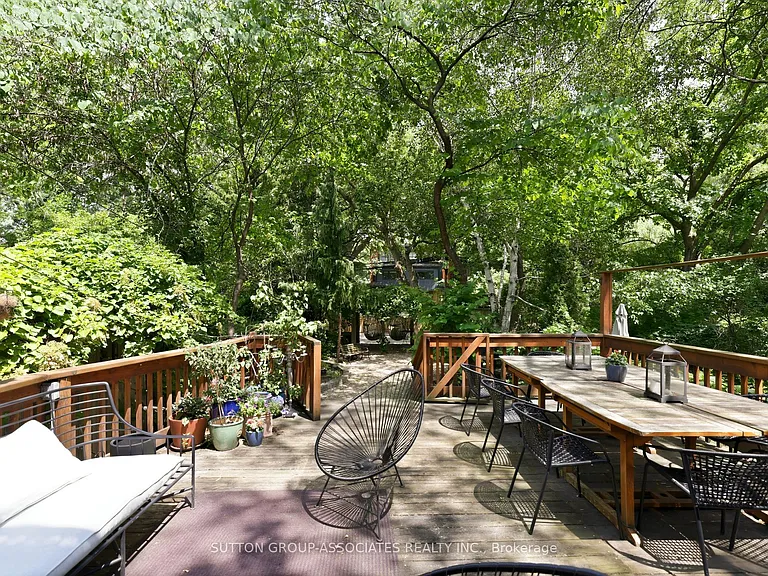 33 Albany Ave — Photo 45