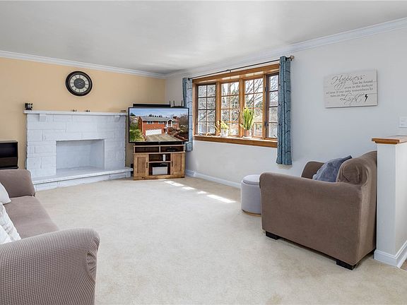 2nd image of 738 Scenic Dr