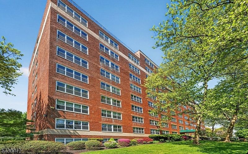 1st image of 926 Bloomfield Ave #3A