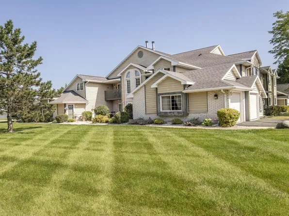 W240N2520 East Parkway Meadow CIRCLE #3, Pewaukee, WI 53072