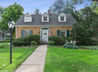 415 N Worth Ave, Elgin, IL 60123