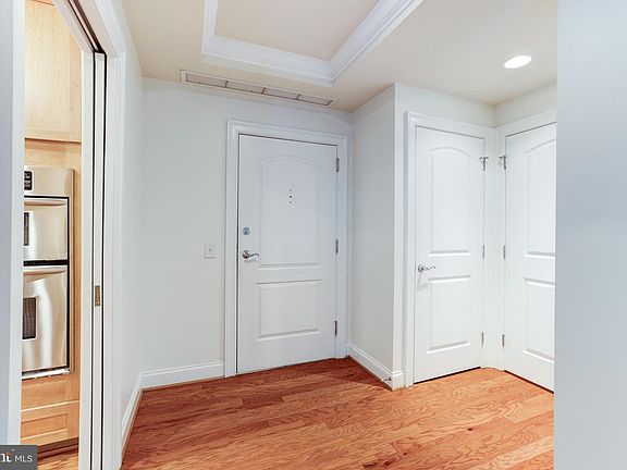 3rd image of 1450 Emerson Ave #204