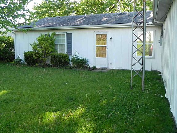 2nd image of 742 Clover Ln