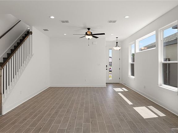 2nd image of 1404 Zurich Ave
