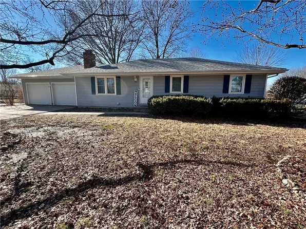 2102 Cypress St, Higginsville, MO 64037