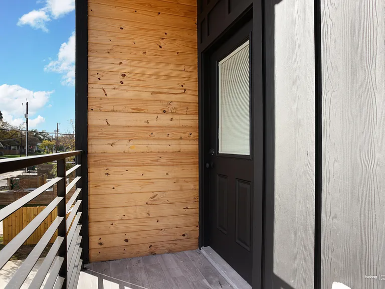 1727 E Crockett St — Photo 28