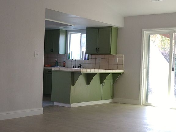 2nd image of 520 N Velie Dr