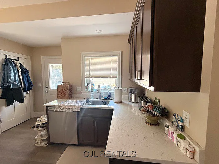 1 bed, 1.0 bath, $2,500 — Photo 4
