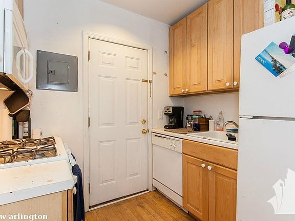 4th image of 613 W Arlington Pl #1712