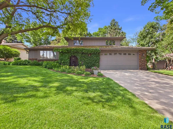317 E Autumn Ln, Sioux Falls, SD 57105