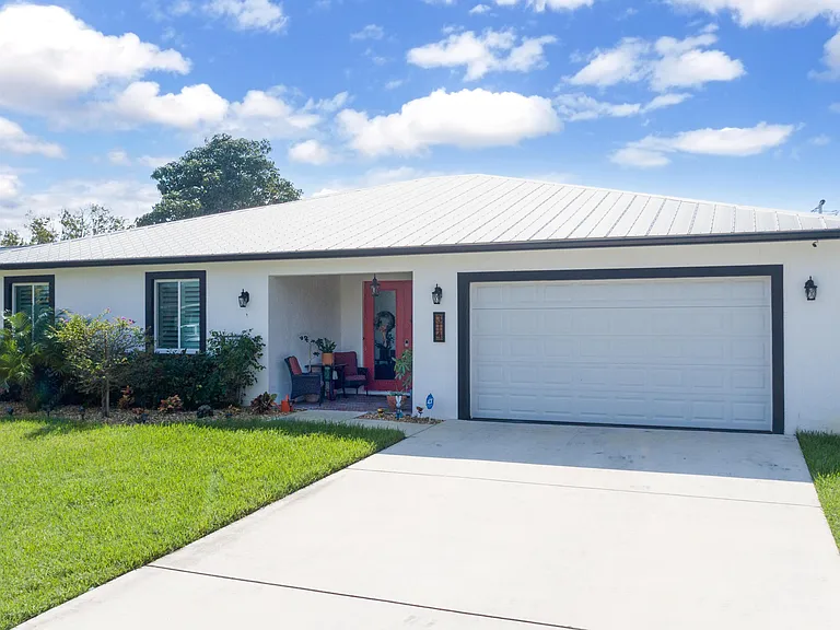 314 NE Surfside Ave — Photo 47