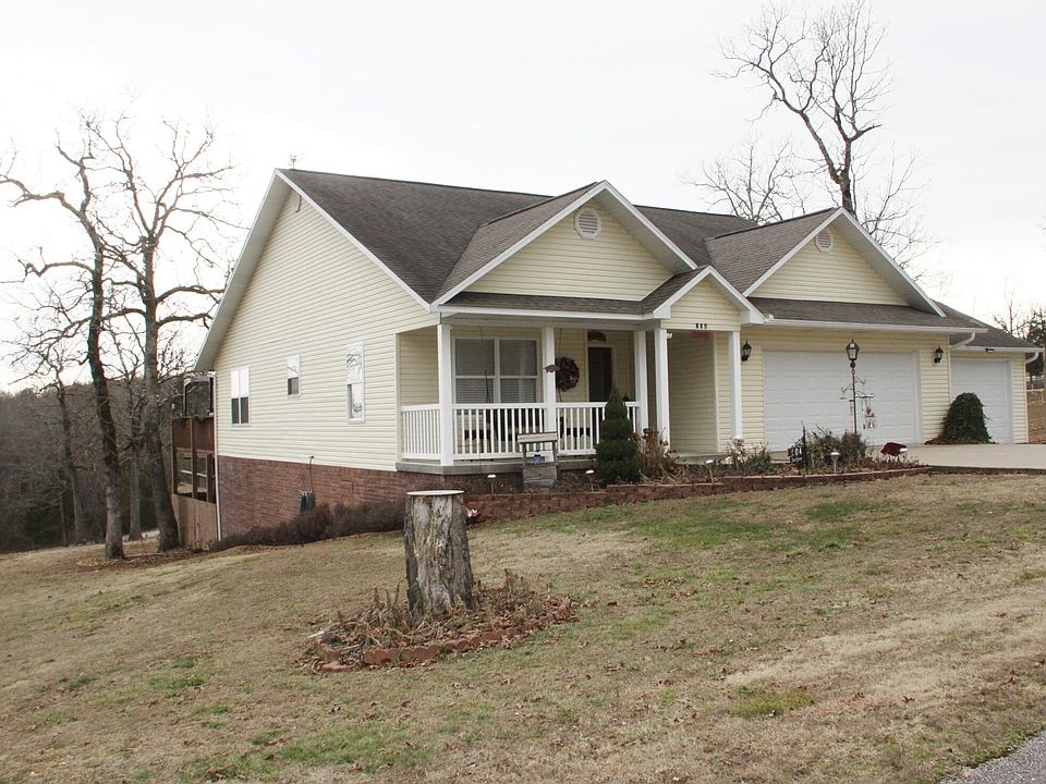 2nd image of 204 Dickens Ave