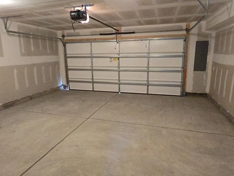 2324 Donnelly Hills Ln — Photo 7