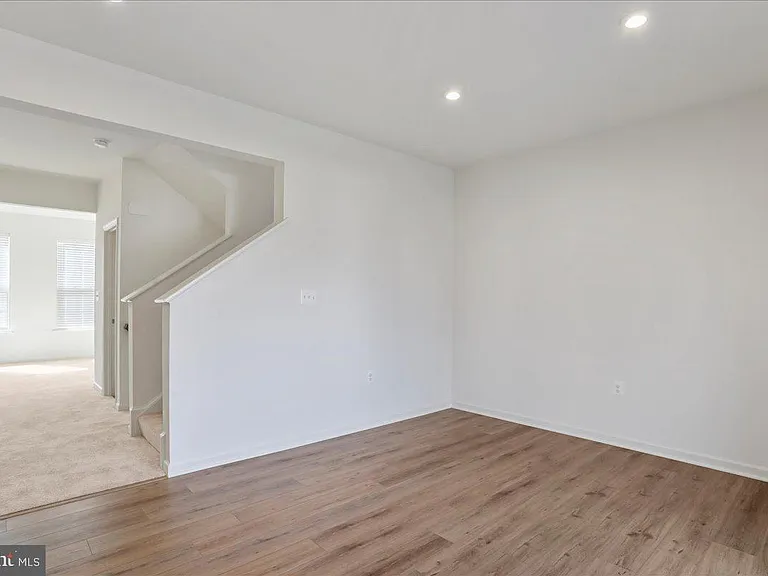 100 Stafford Pl — Photo 33