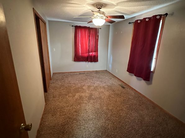 1010 E 3rd St, Canton, SD