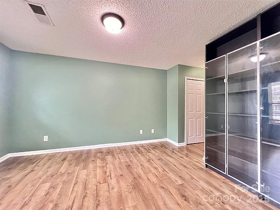 5th image of 12906 Sickles Dr