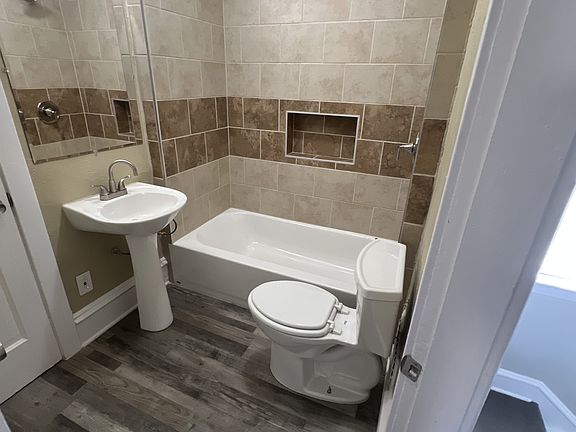 4th image of 320 E Vernon Ave #2