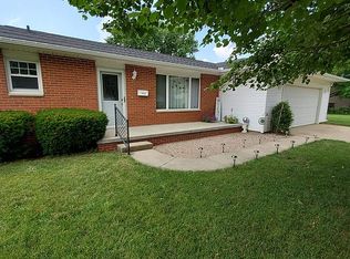302 W Evergreen Dr, Saint Joseph, IL