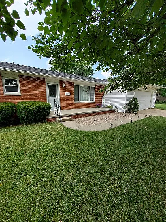 302 W Evergreen Dr photo 1