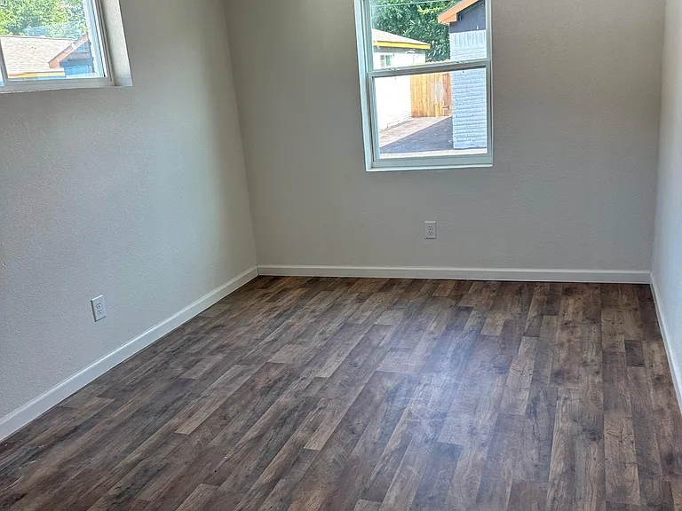3813 Wipprecht St — Photo 11