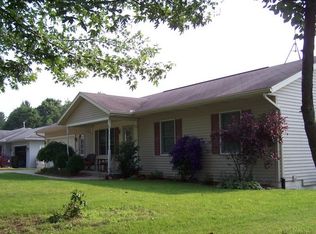 303 N Lakeland Dr, Lagrange, IN
