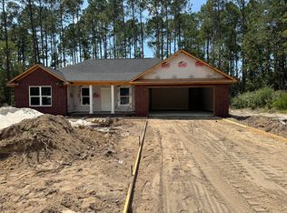 2 Dellwood Ln, Wedgefield, SC 29168