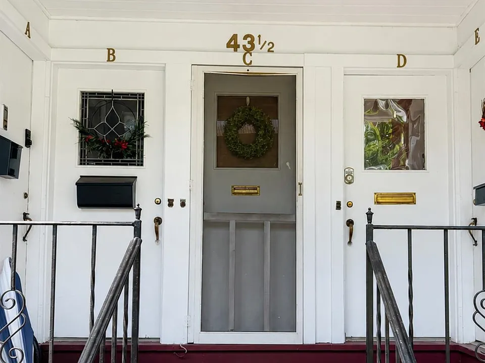 43 1/2 Carpenter Ave #D