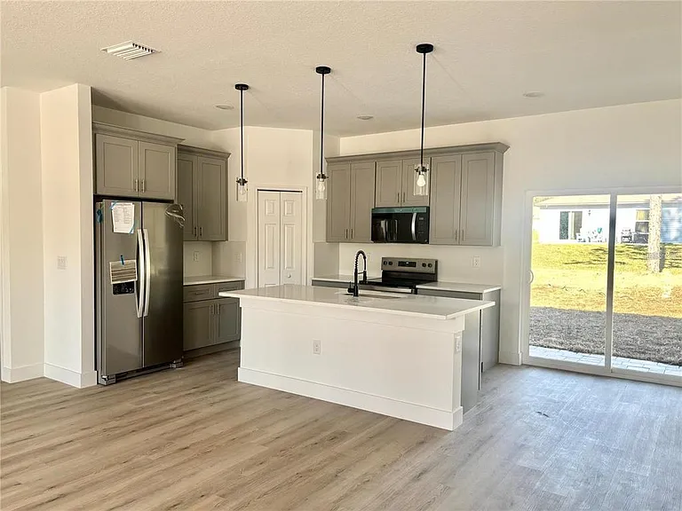 2349 W Oakland Ln — Photo 9