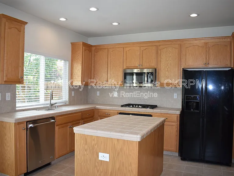 767 Bishop St — Photo 12
