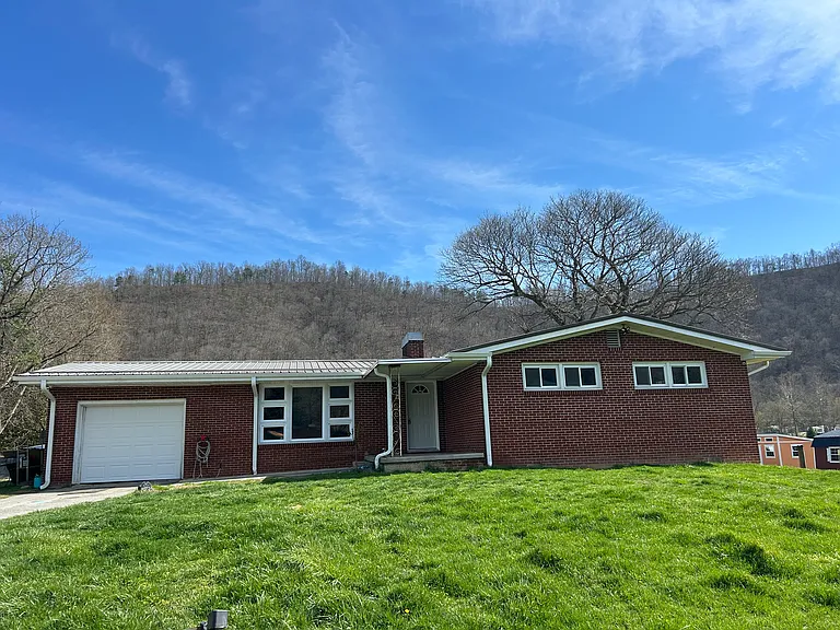 2505 Volunteer Pkwy — Photo 1
