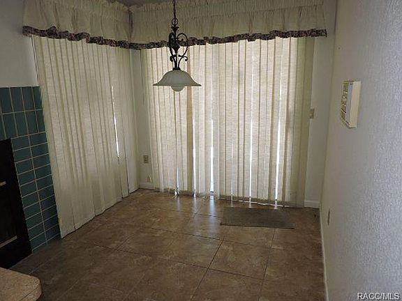 5th image of 2737 N Canterbury Lake Dr