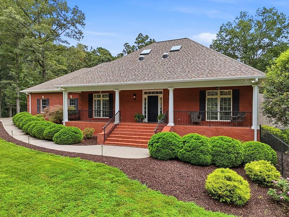 1st image of 408 Sumner Ln
