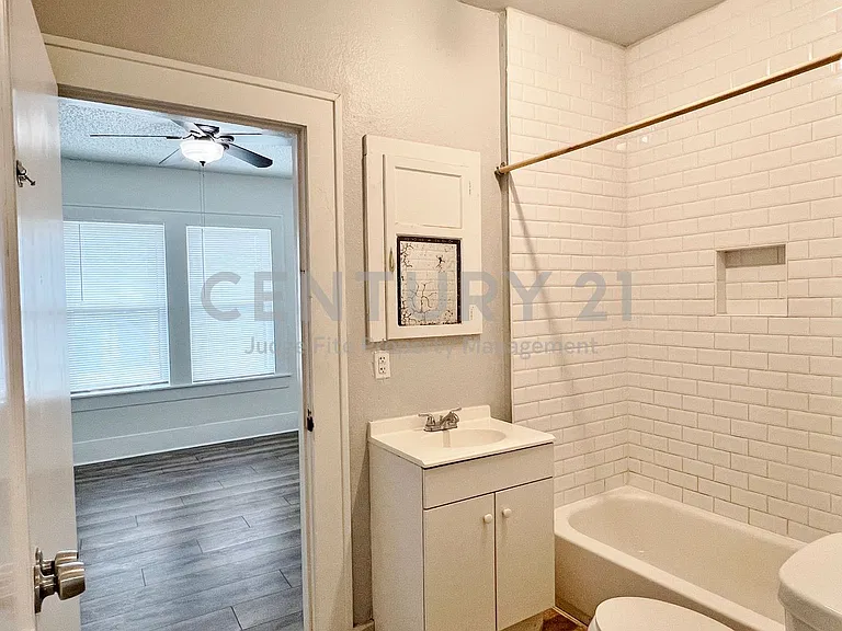 607 Woodbine Ave — Photo 7