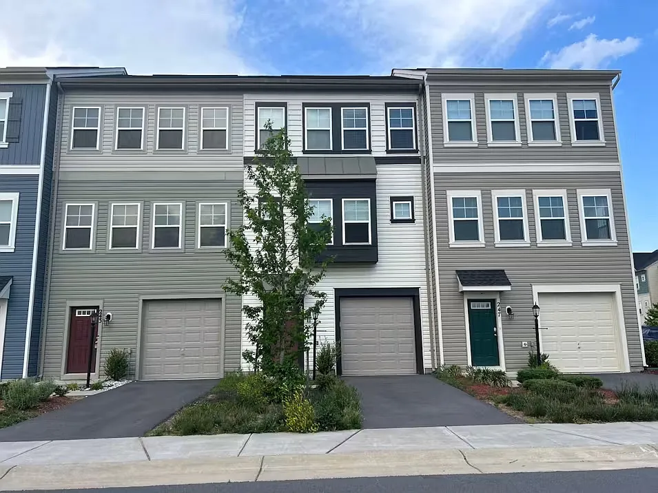 245 Crofton Ct