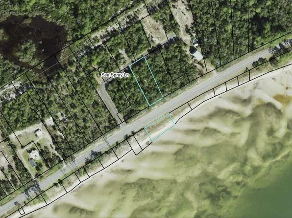 1748 Sea Spray Ln, Carrabelle, FL 32322