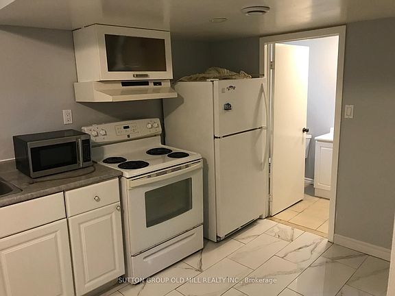 3rd image of 1563 Albion Rd #64