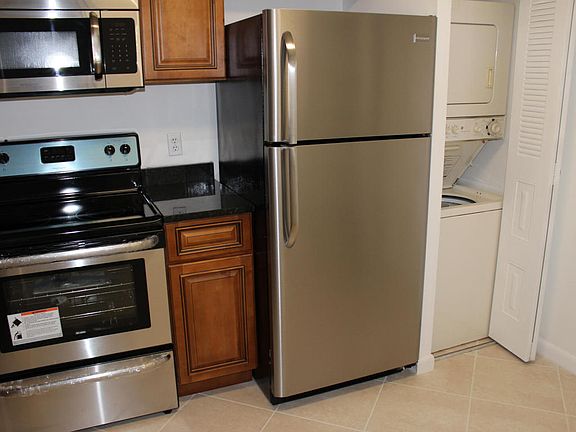 3rd image of 1382 The Pointe Dr