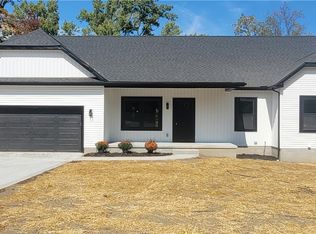 44 S River Rd, Munroe Falls, OH 44262