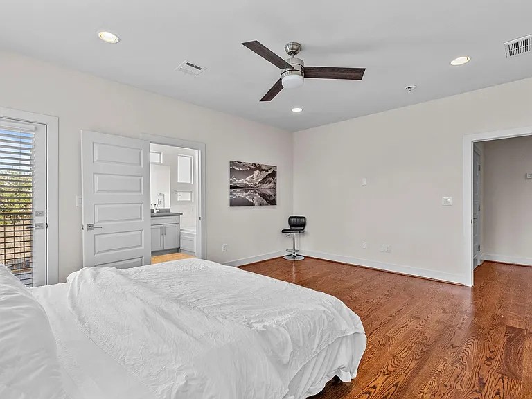 4831 Chenevert St — Photo 12