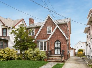 4653 157th St, Flushing, NY 11355