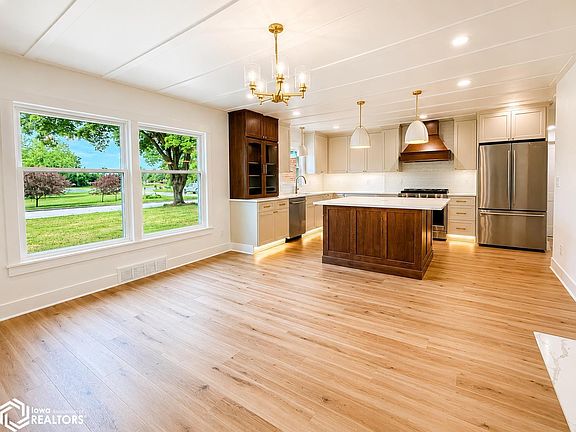 4th image of 255 Willowbrook Dr