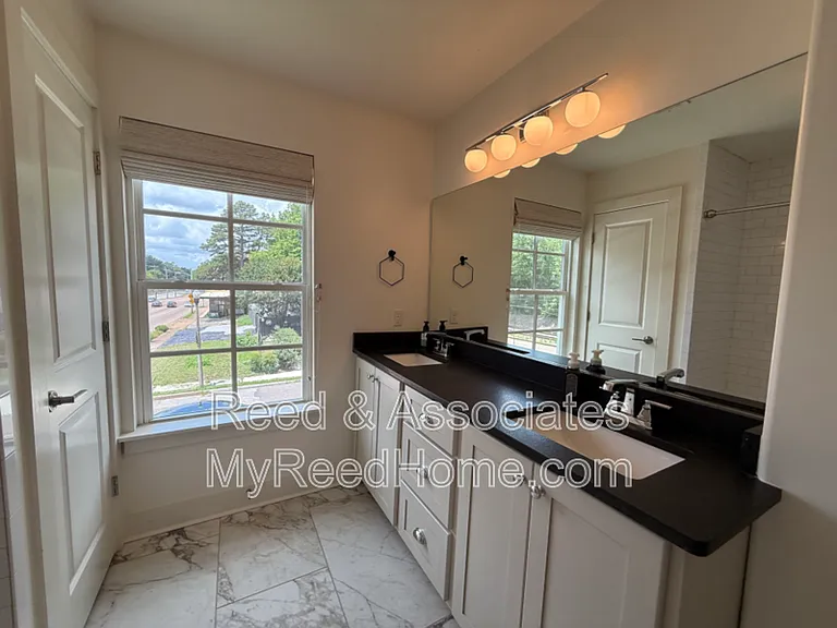 1080 Blythe St — Photo 6